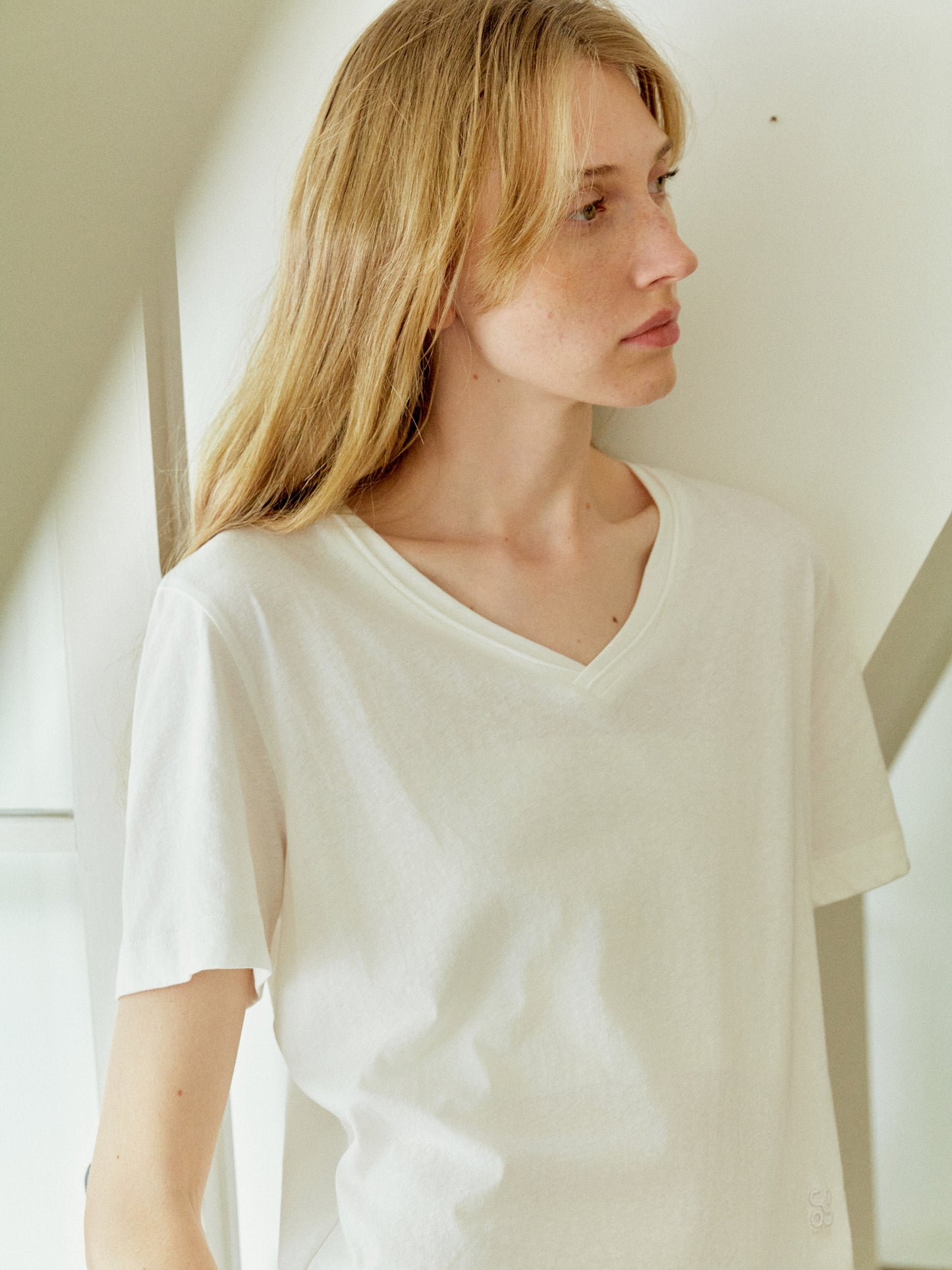 COSYCOZY Dew-Rettted Linen V-Neck T-Shirt