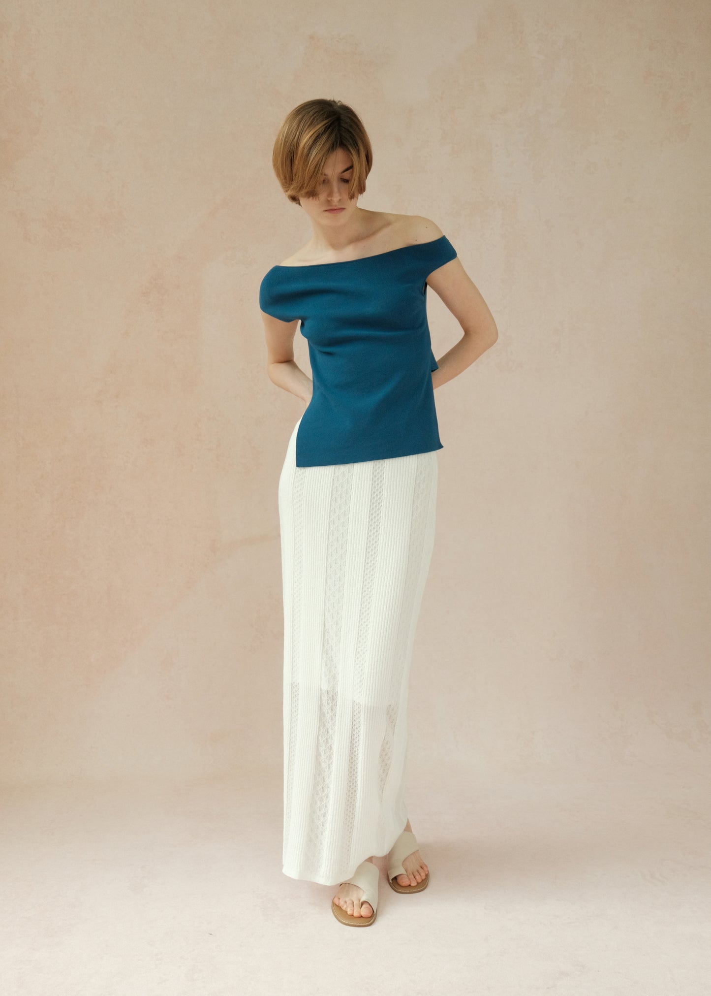 COSYCOZY Asymmetric Sloping Shoulder Top